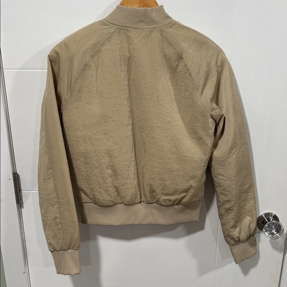 Lululemon Non-Stop Beige Reversible Bomber Jacket Size 4 - Picture 5 of 8